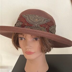 Vintage Saks fifth Avenue felt wool Hat